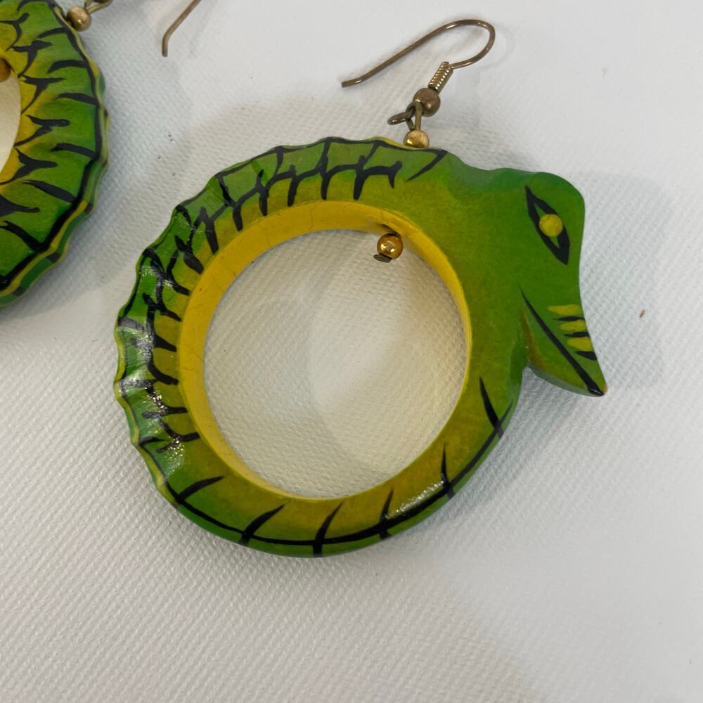 Wood Carved Painted Alligator Earrings 2"x1.75" Round Green Yellow Black Unique - Picture 6 of 7